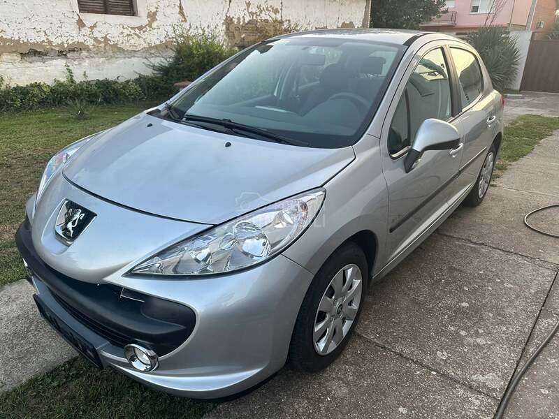 Peugeot 207 1.4 8 V