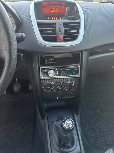 Peugeot 207 1.4 8 V