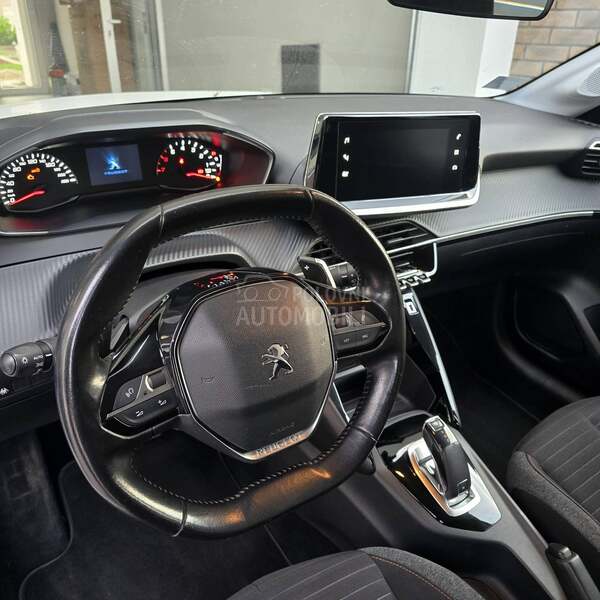 Peugeot 208 EAT8