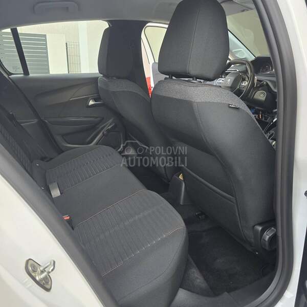 Peugeot 208 EAT8