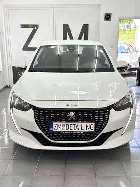 Peugeot 208 EAT8