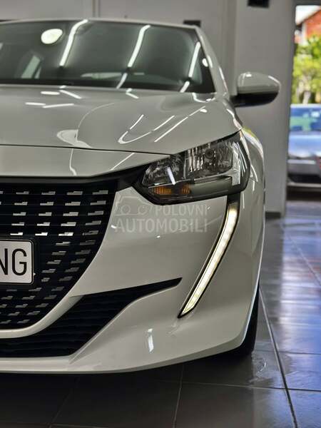Peugeot 208 EAT8