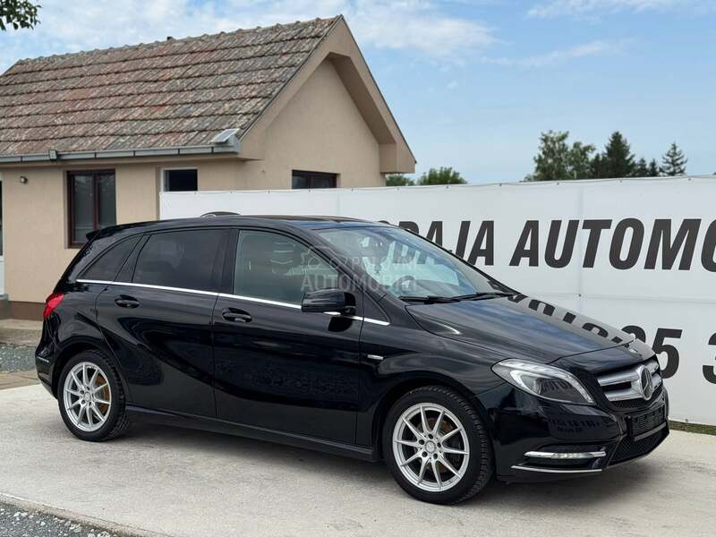 Mercedes Benz B 180 KOŽA / CAM