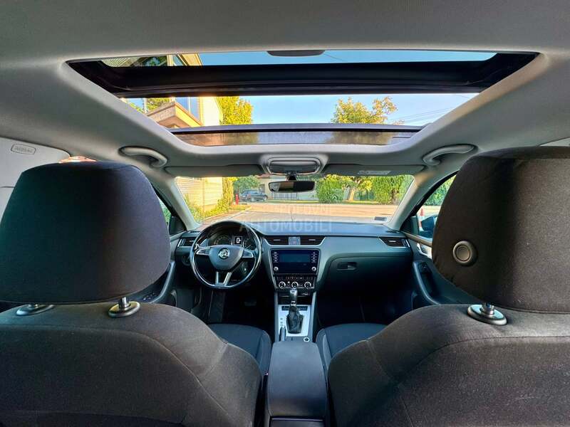 Škoda Octavia 1.6 TDI DSG PANO