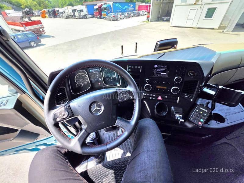 Mercedes Benz MP4 1842 C