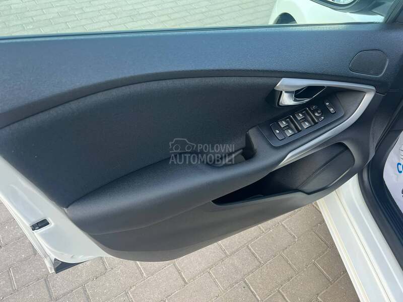 Volvo V40 1 . 6 d/T O P