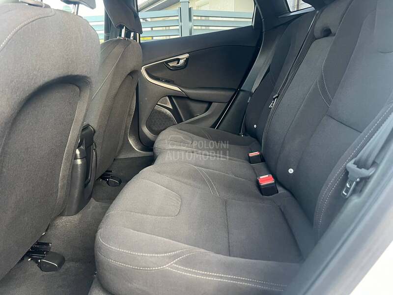 Volvo V40 1 . 6 d/T O P