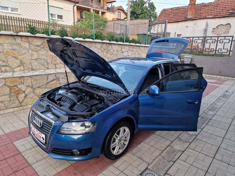 Audi A3 1,6 b e n z i n