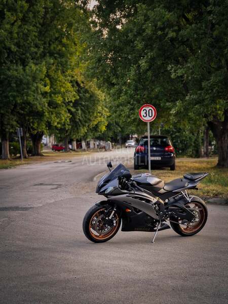 Yamaha R6