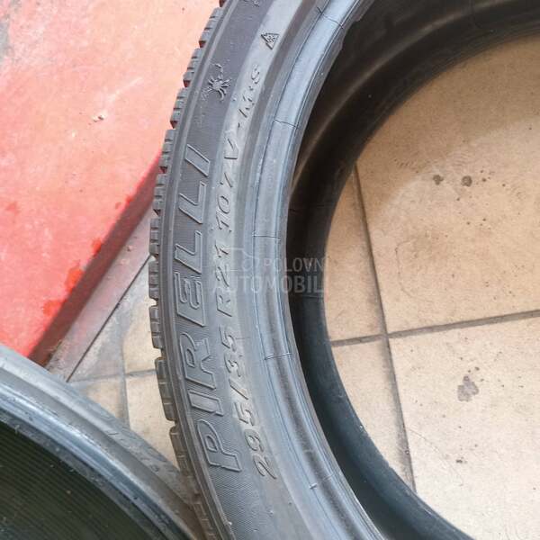 Pirelli 295/35 R21 Zimska