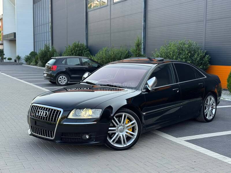 Audi S8 