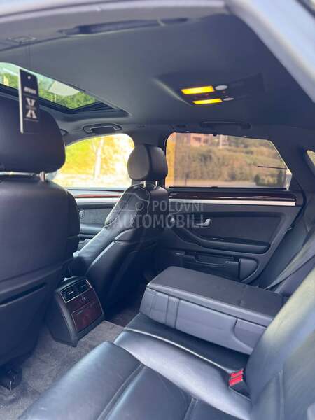 Audi S8 