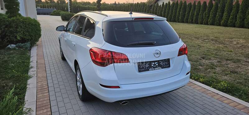 Opel Astra J 