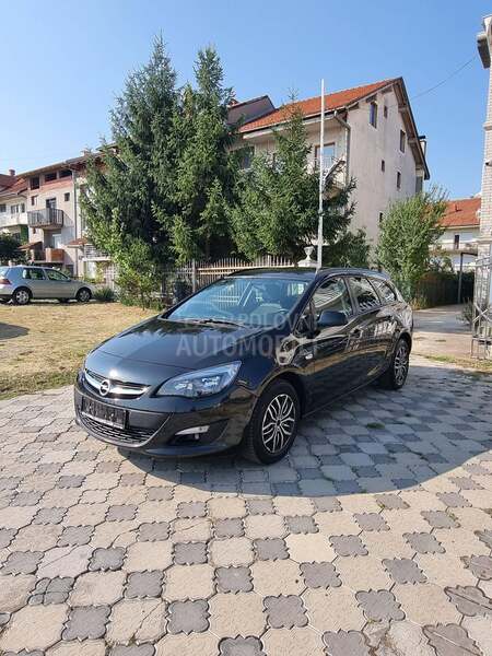 Opel Astra J 