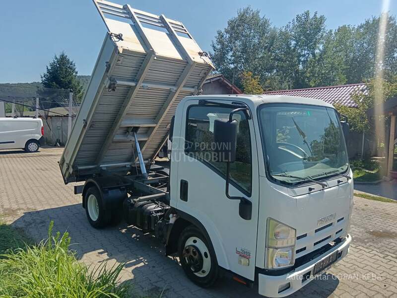 Isuzu NLR85A
