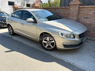 Volvo S60 -  kompletan auto u delovima