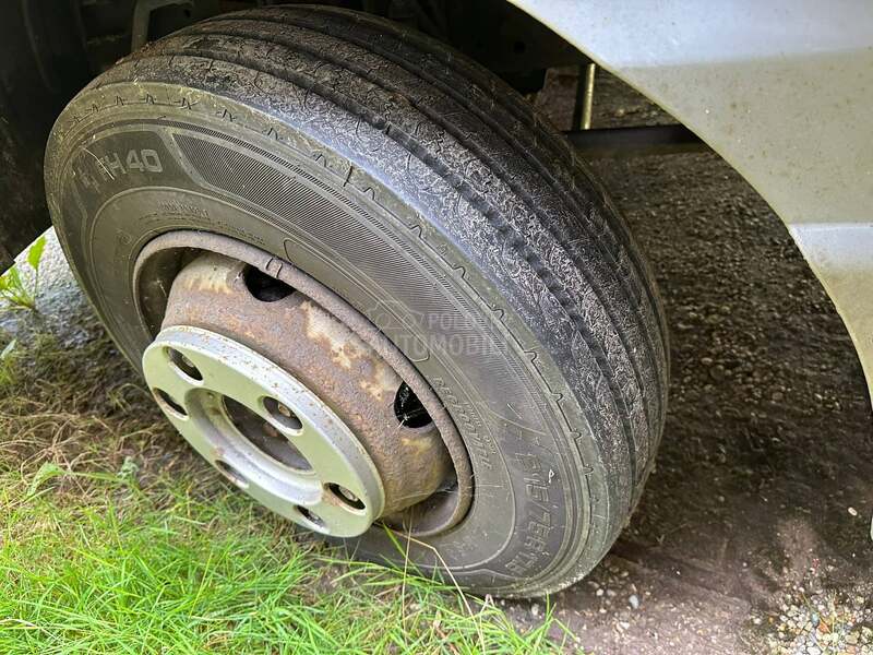 Mercedes Benz 818