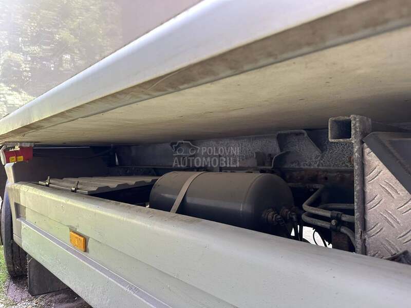 Mercedes Benz 818