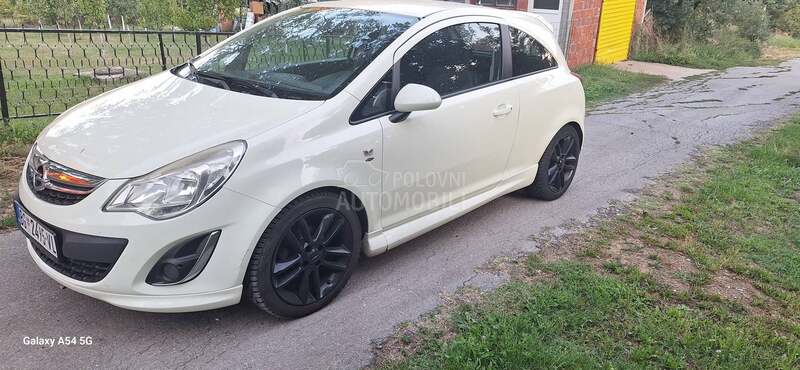 Opel Corsa D satellite