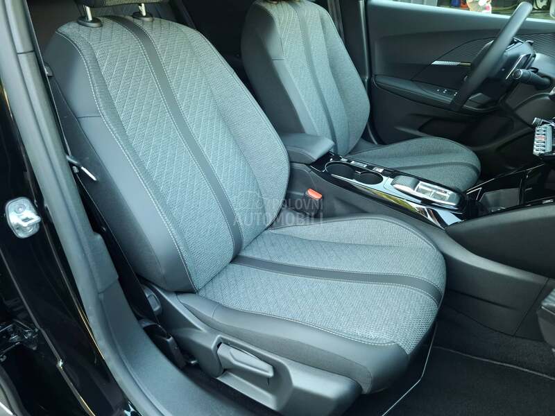 Peugeot 2008 1.2 AUT/NAV/360