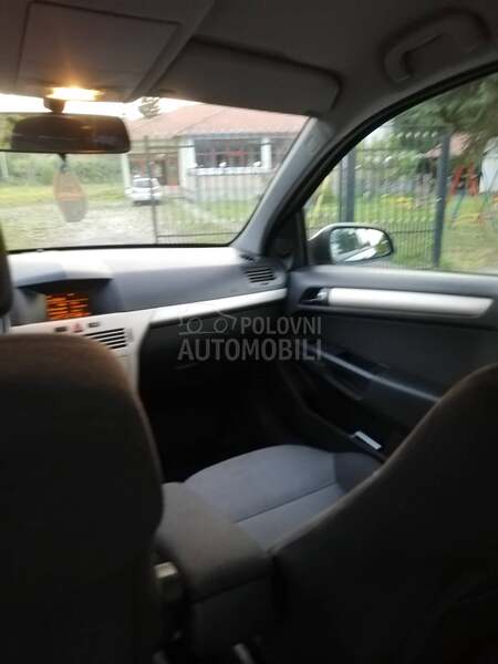 Opel Astra H 