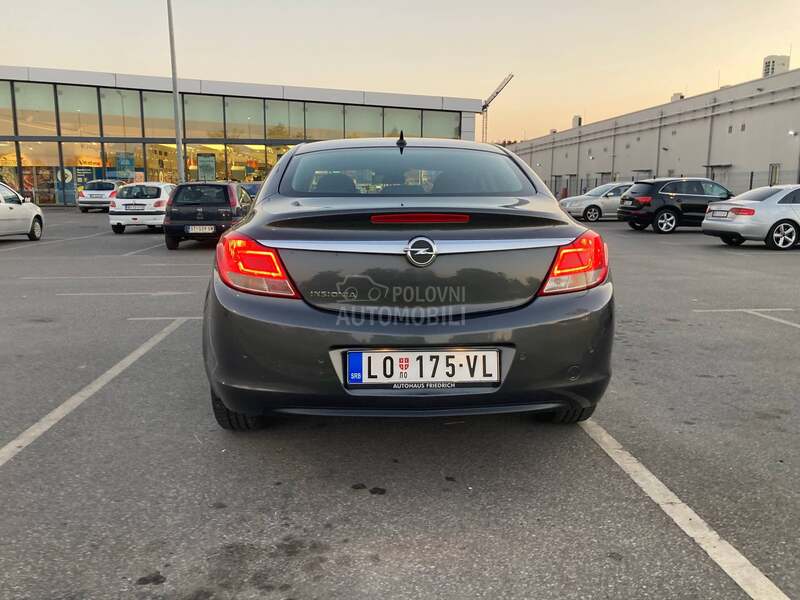Opel Insignia 1.8