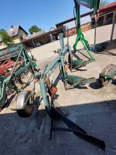 Regent Pluto 3 vise komada