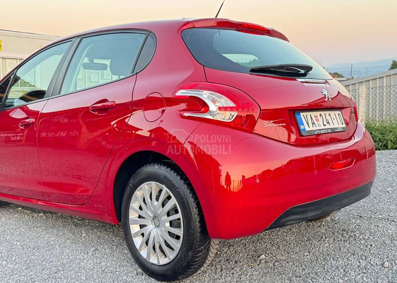 Peugeot 208 103.107 K M  T O P