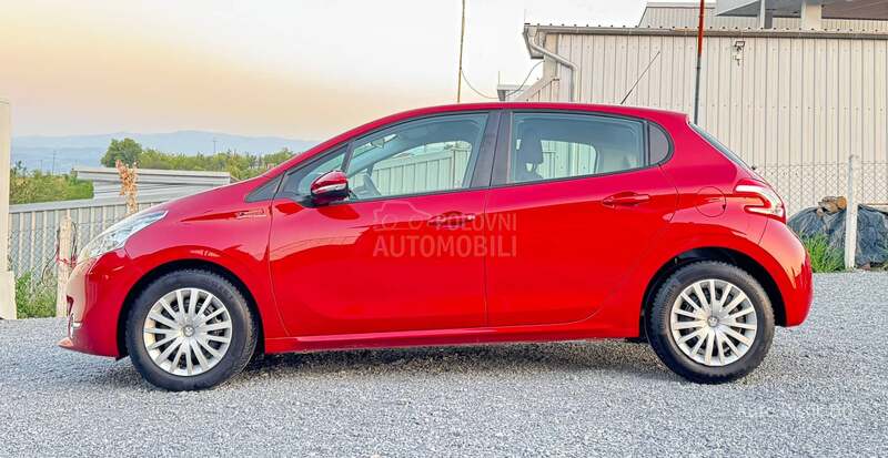 Peugeot 208 103.107 K M  T O P