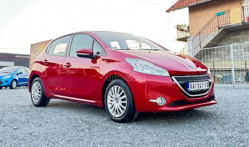 Peugeot 208 103.107 K M  T O P