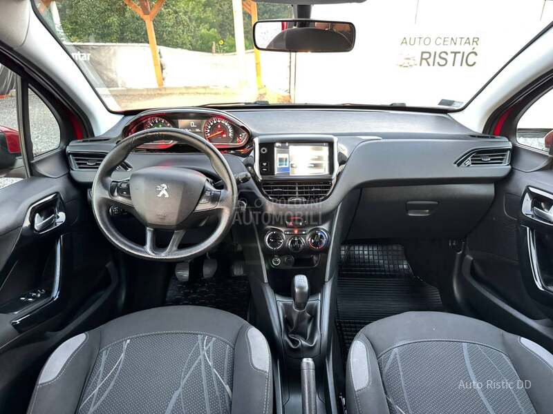 Peugeot 208 103.107 K M  T O P