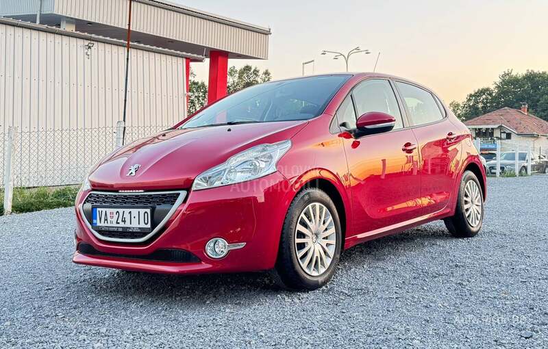 Peugeot 208 103.107 K M  T O P