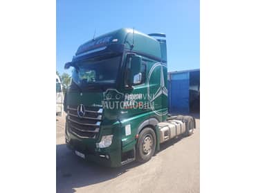 Mercedes Benz 1842 mega