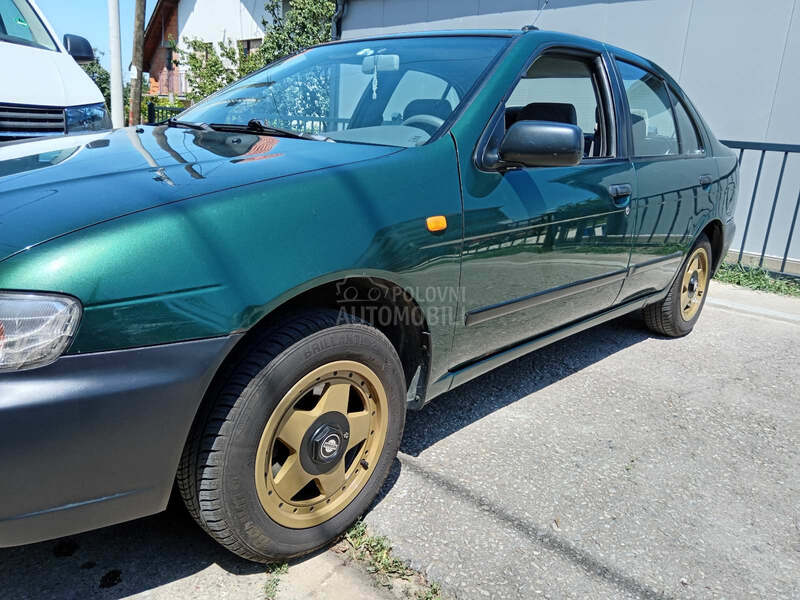 Nissan Almera 