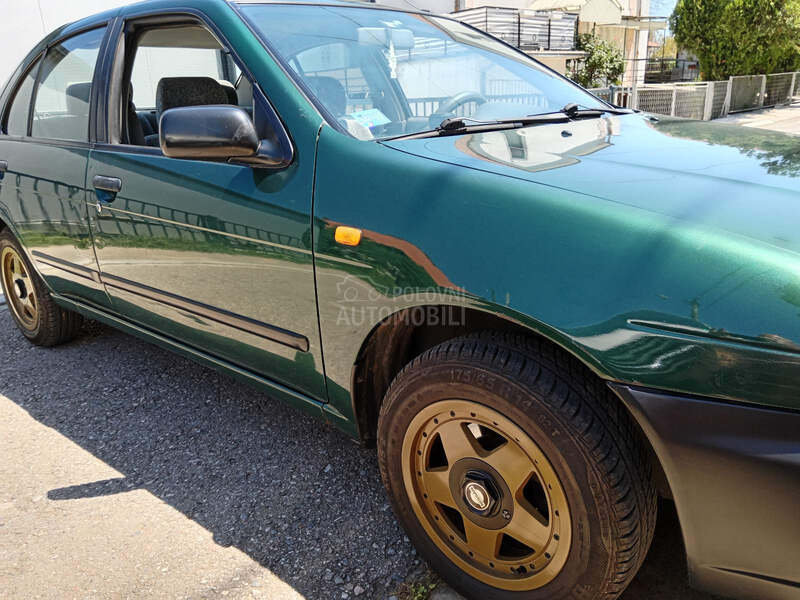 Nissan Almera 