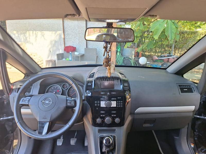 Opel Zafira 