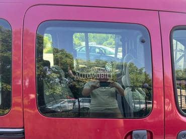 Staklo zadnje desno za Renault Kangoo od 2003. do 2009. god.