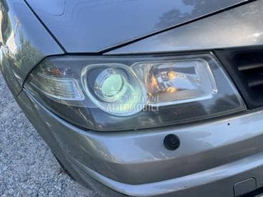 Far Xenon desni za Renault Megane od 2006. do 2008. god.