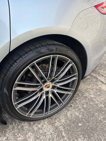 Porsche Panamera 4s executive