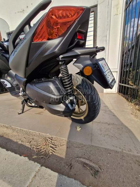 Yamaha Xmax