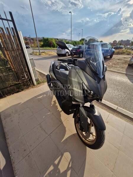 Yamaha Xmax