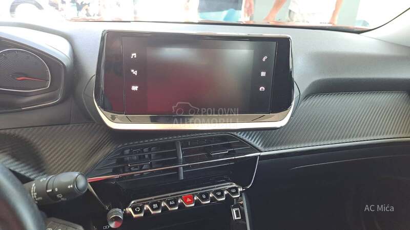 Peugeot 2008 1.2 NAV LED 79000