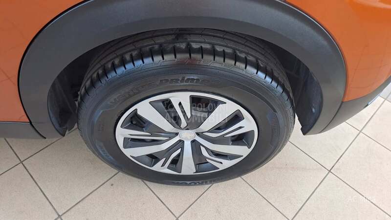 Peugeot 2008 1.2 NAV LED 79000