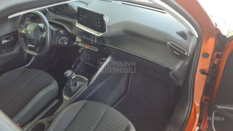 Peugeot 2008 1.2 NAV LED 79000
