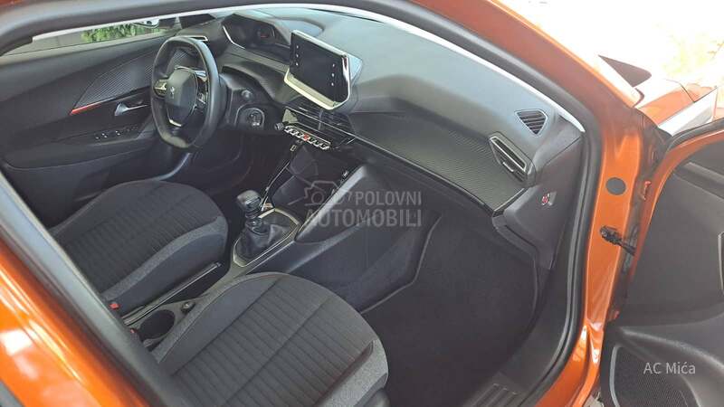 Peugeot 2008 1.2 NAV LED 79000