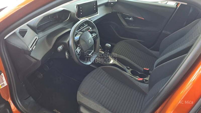 Peugeot 2008 1.2 NAV LED 79000