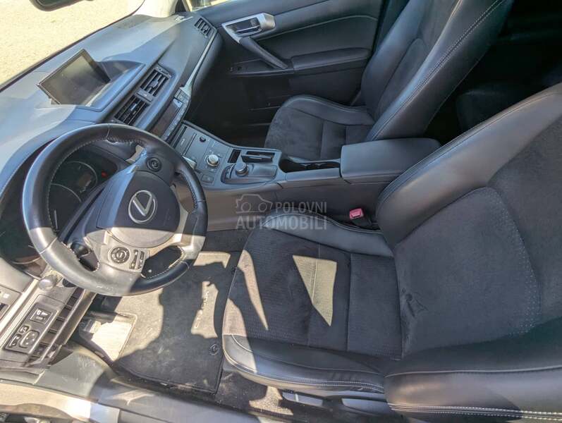 Lexus CT 200h 