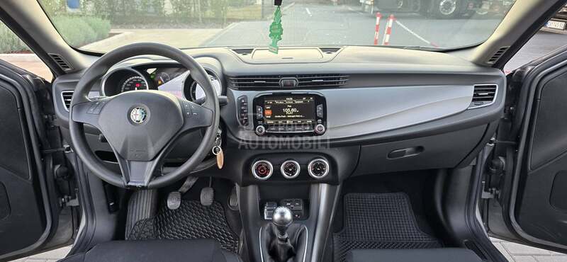 Alfa Romeo Giulietta 1.6/NAV/car vertical