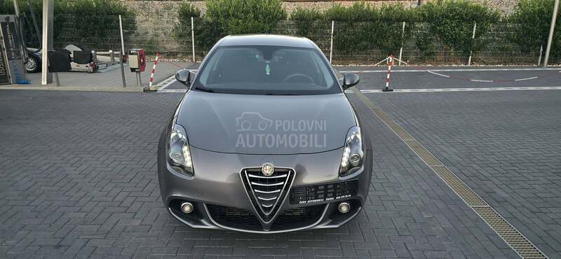 Alfa Romeo Giulietta 1.6/NAV/car vertical