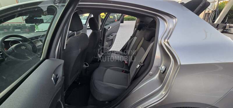 Alfa Romeo Giulietta 1.6/NAV/car vertical